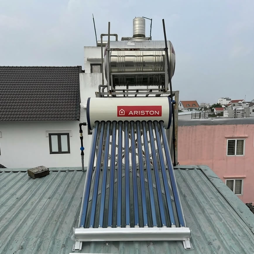 Máy Nước Nóng Mặt Trời Ariston 132L